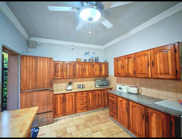 5 BEDROOM HOUSE FOR SALE IN CAPITAL PARK